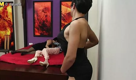 Sexy gordibuenas cojelonas chica de 18 años jugando lentamente con el coño