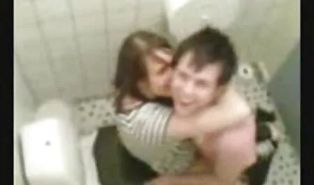 Las niñas de 18 años están asociadas cojiendo gordas xxx con una persona