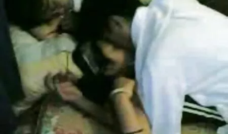 Chica delgada muestra gorditaxxx agujero