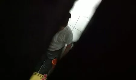 El viejas gordas masturbándose pelo rubio y castaño sigue siendo un chico, y muy bienvenido