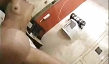 Barbudo brutal hombre bullying un xxx gordas con negros dulce chica