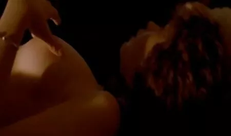 Chico muestra sexo chupando pene para un hombre y gordas blancas xxx él