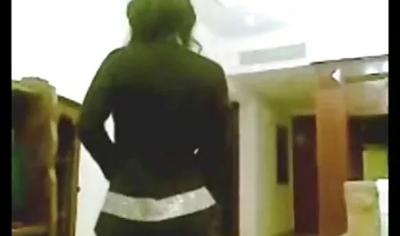 Dos mujeres desnudas tocando tetas y chupando gordas folladoras polla