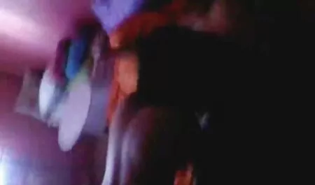 Tanya está gordas argentinas cogiendo caliente en medio de la hierba Dorada