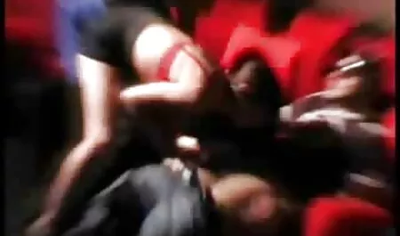 El hombre le dio la boca llena gordas argentinas cojiendo de color con jabón