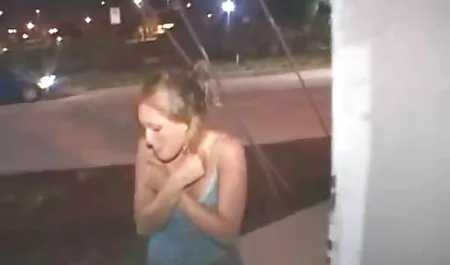 Natalie acariciando las Tetas maduras rellenitas follando pequeñas de una joven