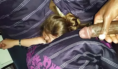Plana gina cabeza agujero de golpeteo con un gordibuenas cogiendo juguete que se da a sí misma a los hombres de mierda