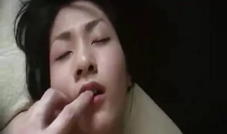 Ella gordas xxx videos tiene sexo con su novio y novia en la cama