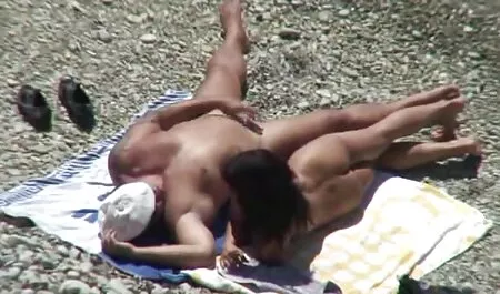 Lesbiana chica con gordibuenas cogiendo grandes piezas y tornillo es derecho