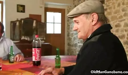 Rubia gordas lesvianas pequeña Kira,