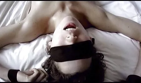 Morena con videos de sexo con gorditas grandes dedos su culo